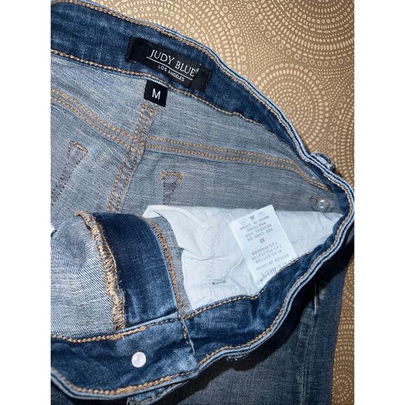 Judy Blue high-waisted medium wash denim shorts - Picture 3 of 3